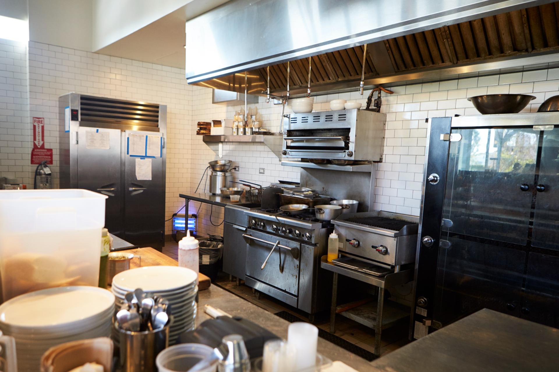 empty-kitchen-in-restaurant-2023-11-27-05-08-48-utc